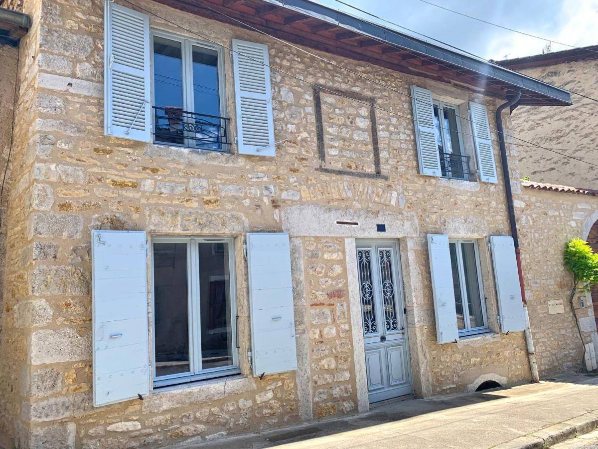 Gite Cosy Avec Jacuzzi Classe 3 Etoiles Poncin Luaran gambar